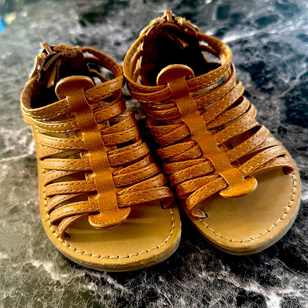 Toddler girl sandals.